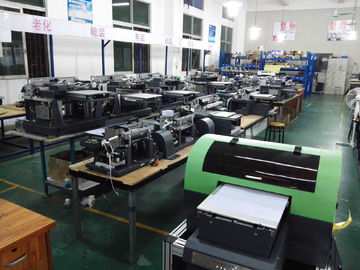 中国 写真の箱スクリーンのデスクトップの紫外線平面プリンター産業平床式トレーラーの印刷機装置 サプライヤー