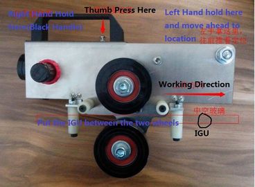 曲げられた二重ガラスの単位のための手持ち型の手動端ローラーの出版物 サプライヤー