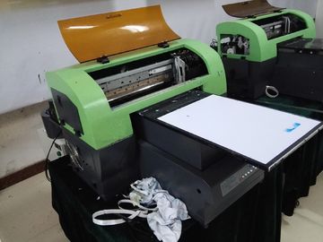 LED 3D EPSON DX5の印字ヘッドが付いている紫外線平面プリンター100Wデジタル平面 サプライヤー